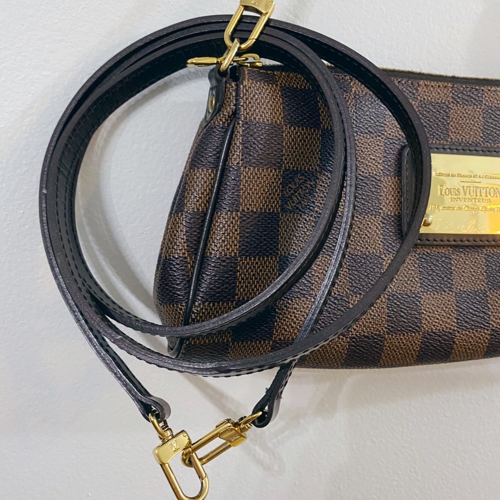 Louis Vuitton Eva Clutch - Picture 3 of 16